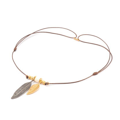 COLGANTE HILO ENCERADO PLUMA GRANDE CON RODIUM , PLUMA MEDIANA Y ASTA