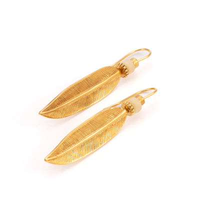 PENDIENTE PLUMA MEDIANA Y ASTA