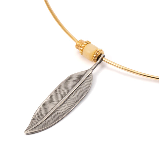 GARGANTILLA 1.5MM PLUMA GRANDE CON RODIUM Y ASTA